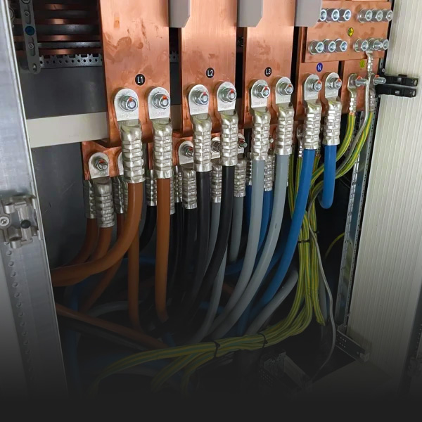 panel listrik dengan kabel tembaga instalasi listrik